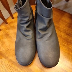Women's size 8 Basic Edition low fashion boot